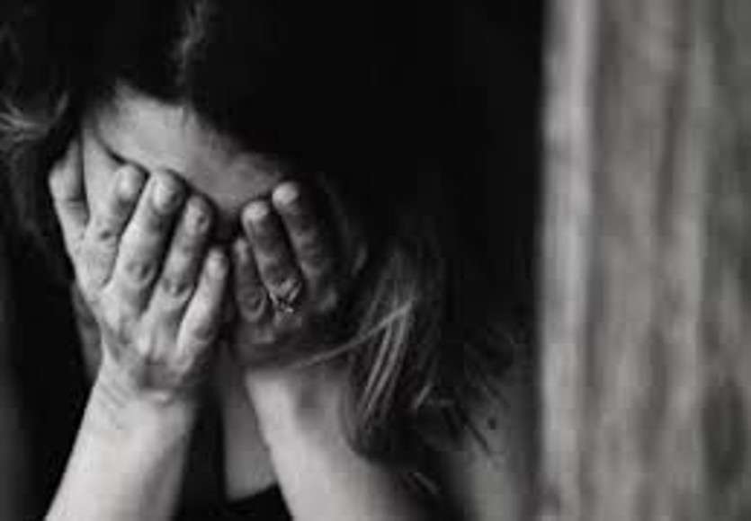 रात में घर लौट रही महिला से युवक ने किया दुष्कर्म