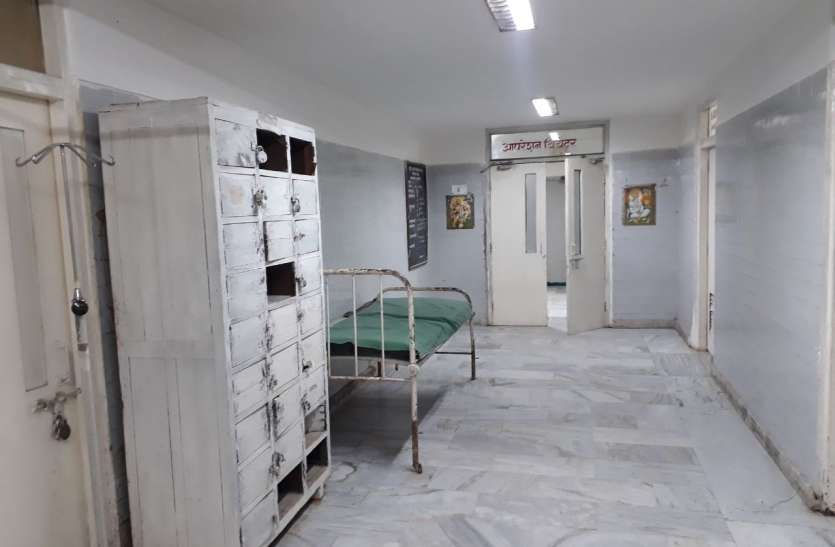 SGMH : Number of patients decreased in OPD of Sanjay Gandhi Hospital,Sanjay Gandhi Hospital : Neurosisation is not being done in sgmh लॉक डाउन : इमर्जेंसी में 5-10 फीसदी ही आरपेशन, रुटीन में डेढ़ हजार से ज्यादा की वेटिंग