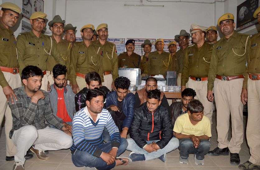 गूगल से सीखी नकली नोट बनाने की तकनीक, रातभर धड़ाधड़ छापते और दिन में बाजार में चलाते गूगल से सीखी नकली नोट बनाने की तकनीक, रातभर धड़ाधड़ छापते और दिन में बाजार में चलाते