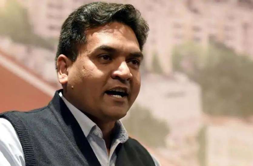 kapil mishra कपिल मिश्रा का विवादित ट्वीट-केजरीवाल हनुमान चालीसा पढ़ने लगे, अभी तो ओवैसी भी पढ़ेंगे