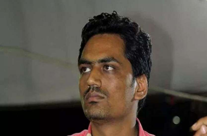 छह महीने बाद पास समन्वयक कथीरिया की सूरत में एंट्री, पाटीदारों ने किया स्वागत छह महीने बाद पास समन्वयक कथीरिया की सूरत में एंट्री, पाटीदारों ने किया स्वागत