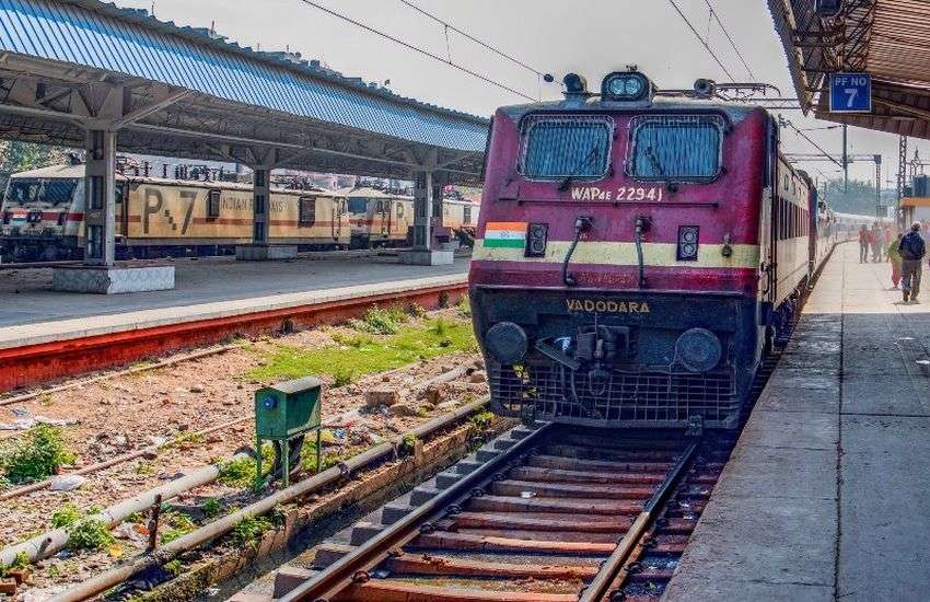 RAILWAY : बोरिया-बिस्तर समेटकर गई कंपनी, ‘पानी’ पर असमंजस में IRCTC