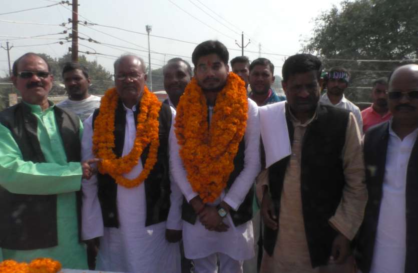 Prince yadav सपा का साथ छोड़कर शिवपाल यादव की पार्टी में शामिल हुए प्रिंस यादव, मिली बड़ी जिम्मेवारी