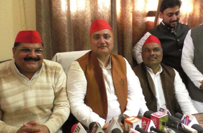 Umesh chandra pandey left bsp Joined Sp 19 साल बसपा में रहे पूर्व विधायक उमेश चन्द्र पांडेय ने छोड़ी पार्टी, समर्थकों के साथ सपा में शामिल