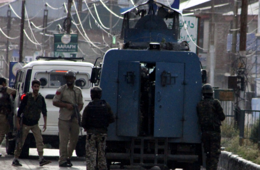 Srinagar Encounter,Jammu And Kashmir Police, Jammu And Kashmir News, Terrorists Attack In Jammu And Kashmir श्रीनगर में बड़ी आतंकी साजिश नाकाम, 2 आतंकी ढ़ेर, CRPF जवान शहीद