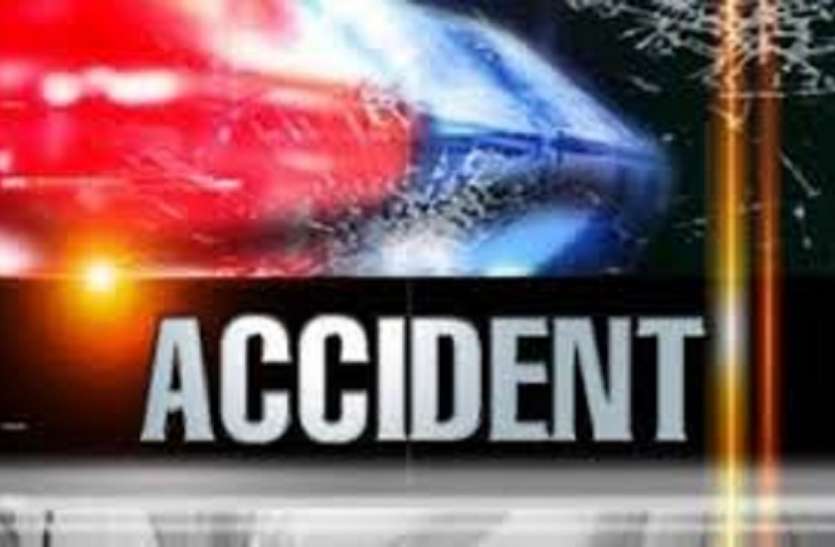 Accident कुशीनगर में स्कूल वैन पलटा, मासूम की मौत