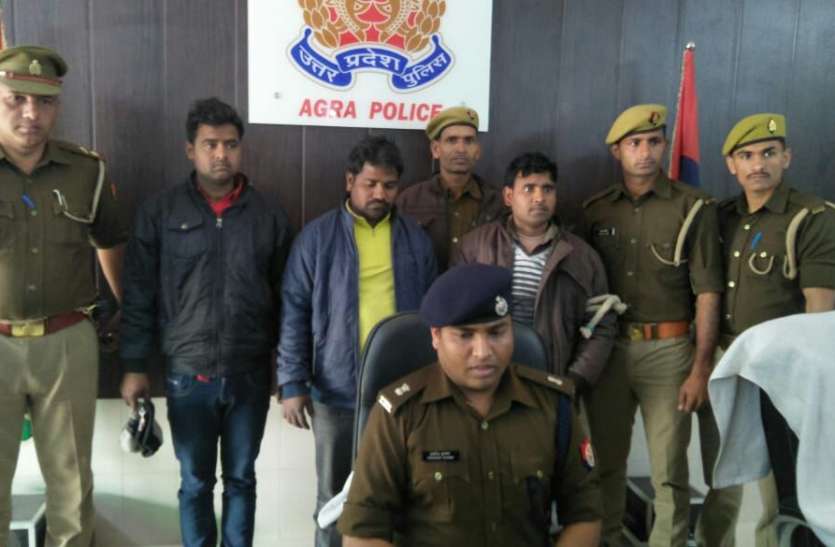 Agra Police पुलिस ने पकड़े ऐसे चोर जो सिर्फ बैटरी चुराते हैं, इनमें दो इनामी हैं, 5 लाख रुपये बरामद