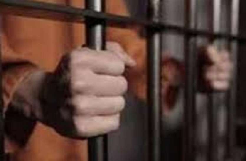 TNPSC घोटाले का प्रमुख आरोपी जयकुमार पुलिस रिमांड पर TNPSC घोटाले का प्रमुख आरोपी जयकुमार पुलिस रिमांड पर