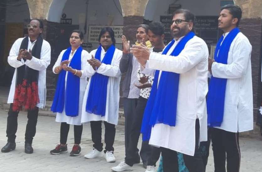 हर वक्त रहा न करो रफ्तार में, रिस्क मत लो यूं बेकार में... हर वक्त रहा न करो रफ्तार में, रिस्क मत लो यूं बेकार में...