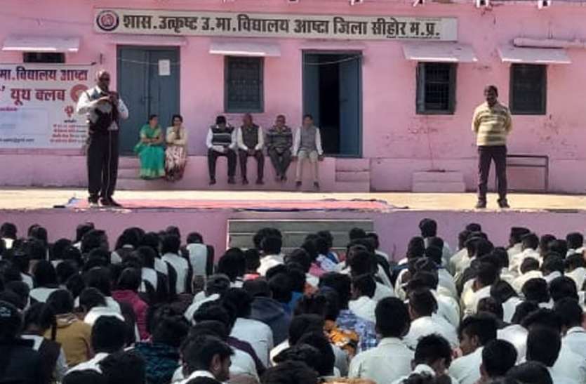 परीक्षा के तीन घंटे ही जीवन की दिशा तय करते हैं प्रश्न पत्र का अच्छे से करे अध्ययन, परीक्षा में 3 घंटे छात्र के जीवन में सबसे महत्वपूर्ण