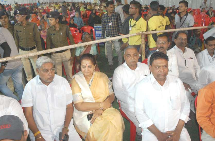 Political drama: former minister reached the release program लोकार्पण कार्यक्रम में पहुंची पूर्व मंत्री बोले निर्माण कार्य भाजपा के समय के