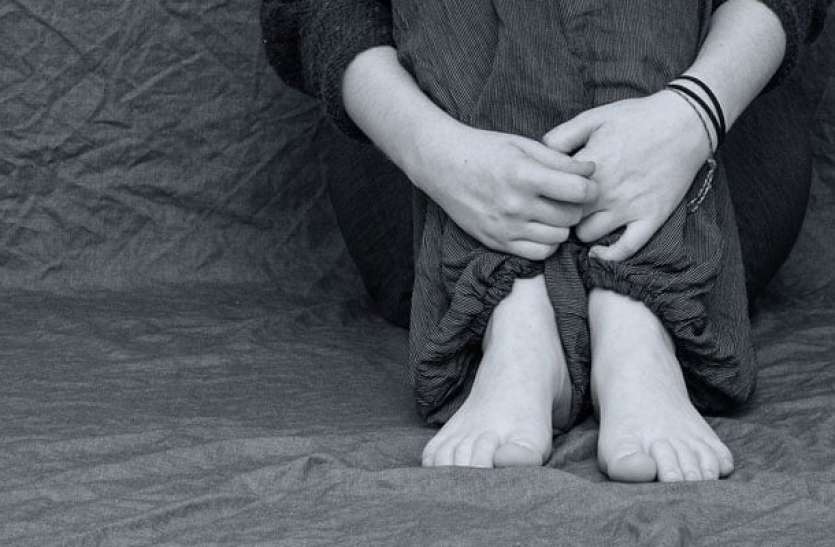 rape.jpg शर्मनाक: कलयुगी पिता ने बेटी के साथ बाथरूम में की छेड़खानी, आरोपी गिरफ्तार