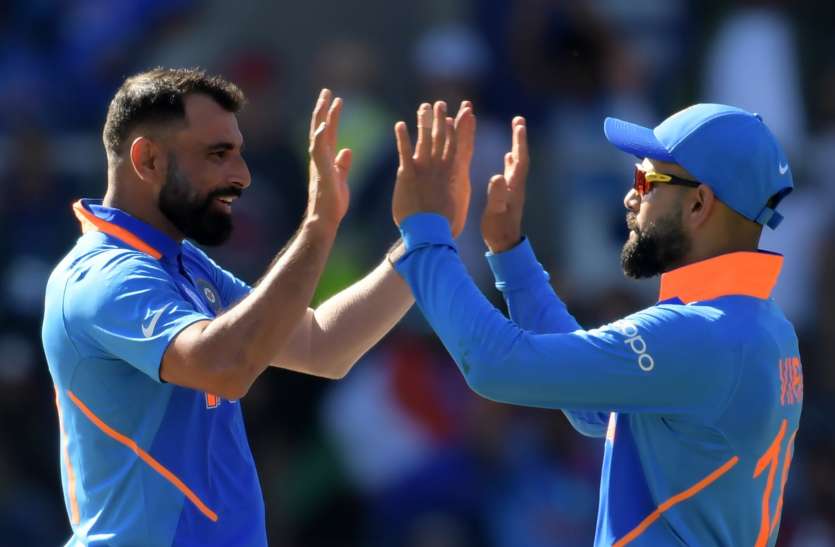 virat_and_shami.jpg IND vs NZ: शमी को बाहर करने के फैसले से दिग्गज क्रिकेटर हैरान, विराट ने बताई ये वजह