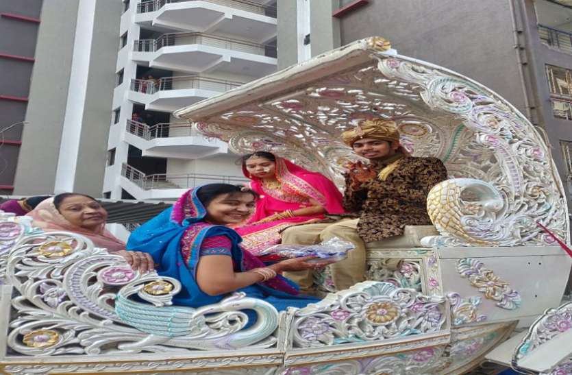 कैवल्यधाम में दीक्षा महोत्सव कल से, 19 वर्ष के मुमुक्षु दर्शन लेंगे दीक्षा कैवल्यधाम में दीक्षा महोत्सव कल से, 19 वर्ष के मुमुक्षु दर्शन लेंगे दीक्षा