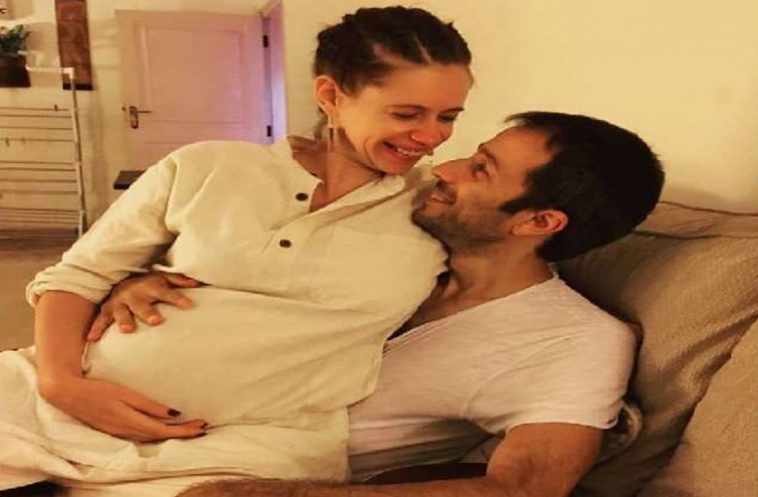 Kalki Koechlin Become Mother Of A Baby Girl ब न श द ब यफ र ड क बच च क म बन य ब ल व ड एक ट र स प र ग न स पर ह आ थ ह ग म म त प त न Patrika News