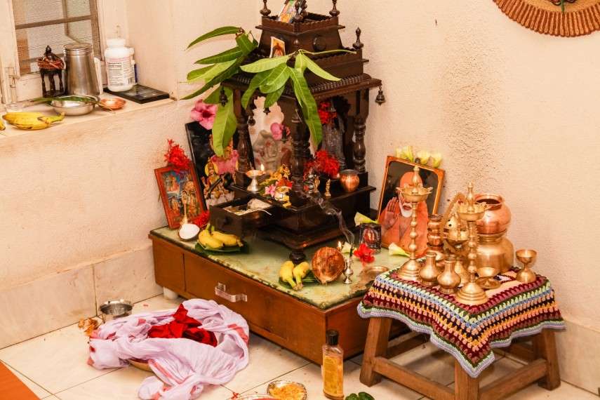 इस जगह और दिशा में बिलकुल नहीं होना चाहिये पूजा घर, वरना कभी खत्म नहीं होती मुसीबतें
