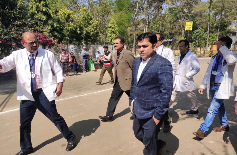 जिला अस्पताल का कायाकल्प देखने आई भोपाल की टीम, आठ घंटे रही अस्पताल में जिला अस्पताल का कायाकल्प देखने आई भोपाल की टीम, आठ घंटे रही अस्पताल में