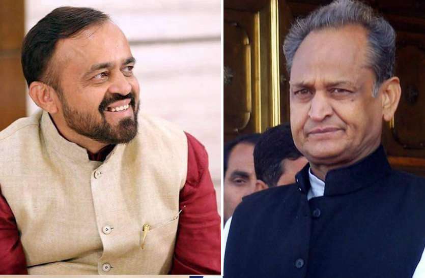 a4.jpg युवक के गायब होने का मामला उठा संयम लोढ़ा वैल में धरने पर बैठे, सीएम के कहने पर वापस लौटे