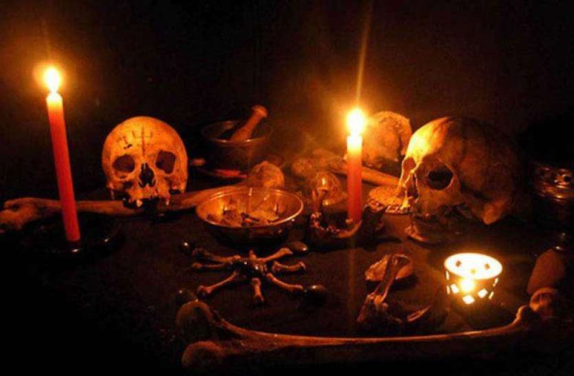 jadu.jpg हर मर्ज का इलाज तंत्र-मंत्र से करने का झांसा देकर ठगी करने वाला गिरोह बेनकाब, कथित माता सहित 6 गिरफ्तार
