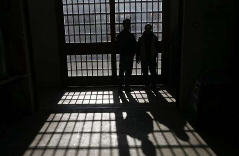 jail_1.jpg वन्यप्राणी के खाल के साथ गिरफ्तार आरोपी का यह हश्र