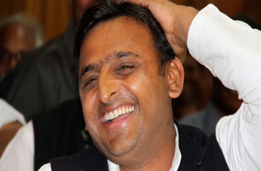 Akhilesh Yadav दिल्ली के विधानसभा चुनाव परिणाम से बेवजह ही खुश नहीं हैं अखिलेश यादव