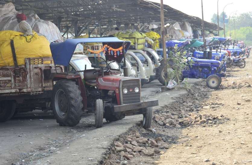 agricultural produce market Khandwa सोयाबीन व मक्का के टीनशेड में होगी कपास उपज की नीलामी