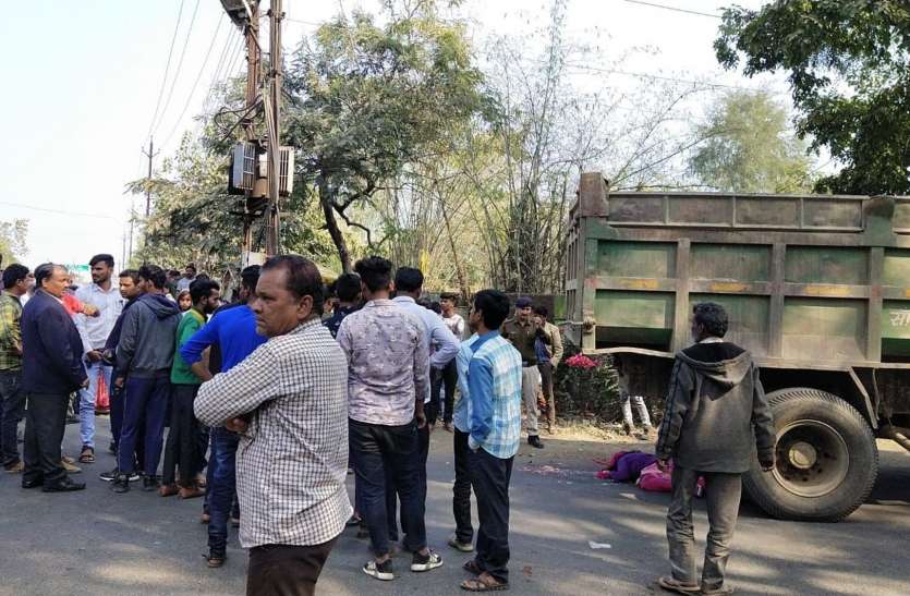 Dumper accident school teacher khandwa Dumper accident: डंपर की चपेट में आने से केंद्रीय विद्यालय की शिक्षिका दर्दनाक मौत