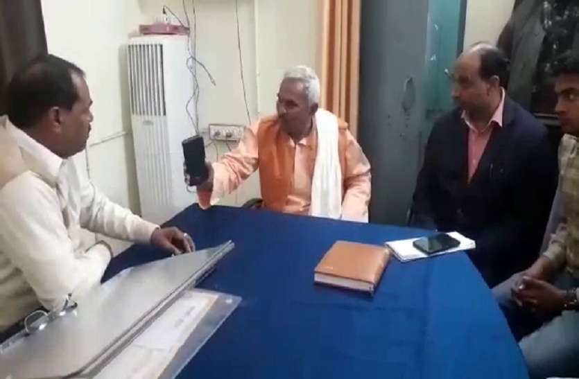 Bjp mla Surendra Singh video viral UP: भाजपा विधायक सुरेन्द्र सिंह का वीडियो वायरल, एसडीएम को दे रहे हैं धमकी