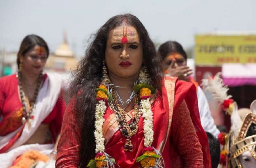 Kinnar akhada demands Mahant nritya Gopal Das to be included in trust महंत नृत्य गोपाल दास के समर्थन में उतरा किन्नर अखाड़ा , कहा ट्रस्ट में शामिल न किया गया तो दिखाएंगे अपनी ताकत
