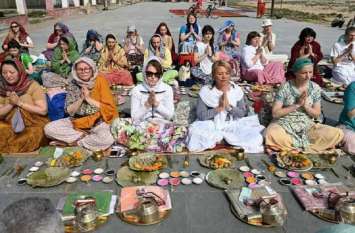 Russians who once woke up to the atheism, are now in the Ritual कभी नास्तिकवाद का परचम लहराने वाले रूसी भी अब कर्मकांड की शरण में