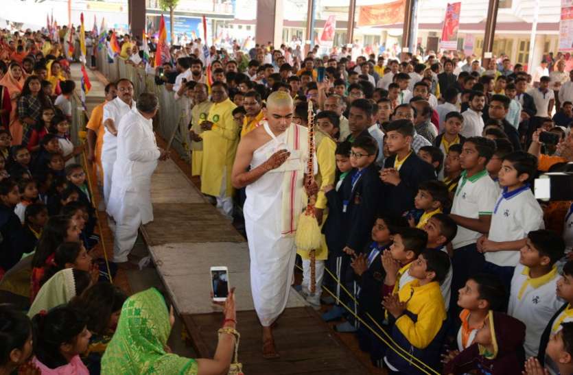 घर-परिवार, वैभव छोड़ संयम जीवन अपनाया, दर्शन मुनि दीक्षा लेकर बने शासनरत्न घर-परिवार, वैभव छोड़ संयम जीवन अपनाया, दर्शन मुनि दीक्षा लेकर बने शासनरत्न