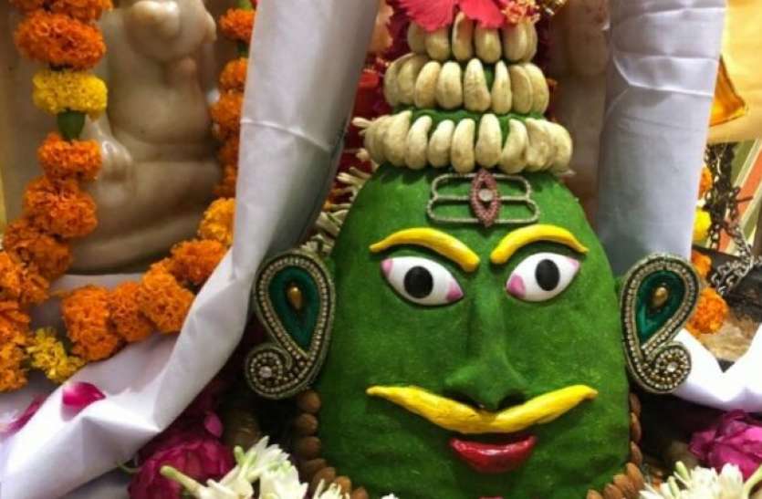 भगवान शिव की पूजा में जरुरी हैं ये श्रृंगार, बिलकुल ना करें भूल भगवान शिव की पूजा में जरुरी हैं ये श्रृंगार, बिलकुल ना करें भूल