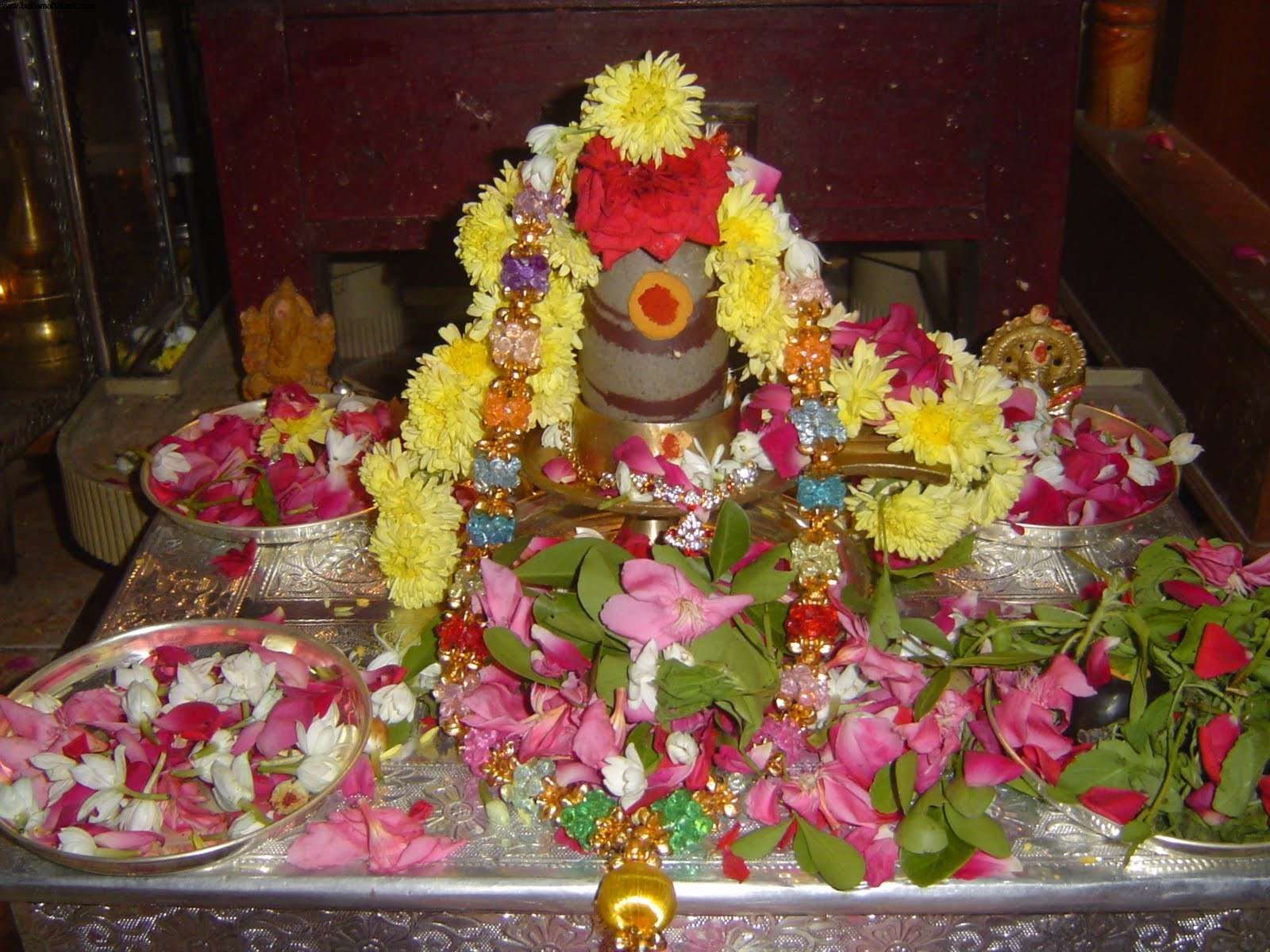 भगवान शिव की पूजा में जरुरी हैं ये श्रृंगार, बिलकुल ना करें भूल