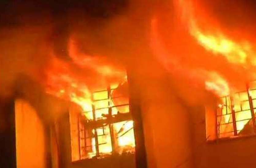 UAE fire Indian man burnt UAE: पत्नी को बचाने में 90 फीसदी तक झुलसा प्रवासी भारतीय, लड़ रहा जिंदगी की जंग