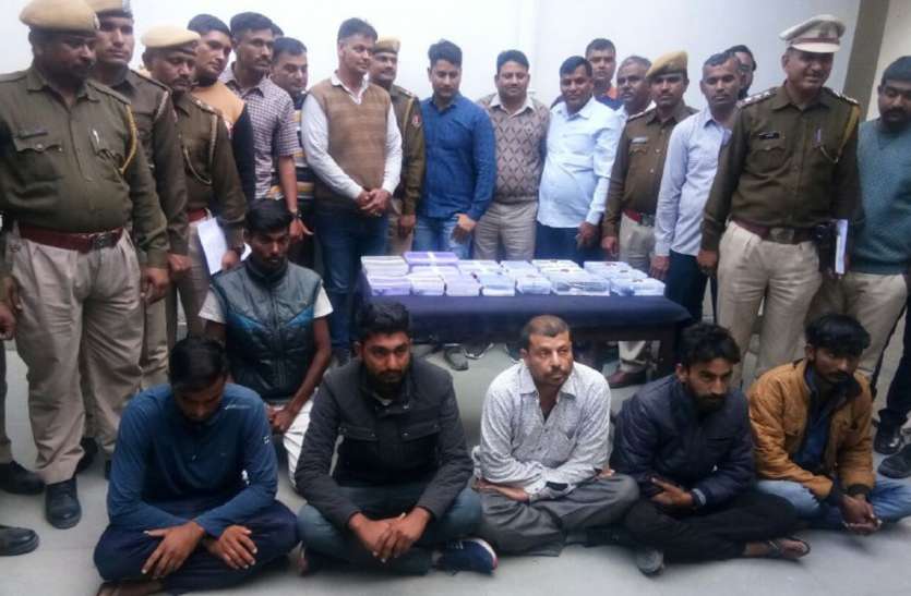 अवैध हथियारों की वॉट्सएप ग्रुप से सप्लाई, 18 पिस्तौल सहित 21 जिंदा कारतूस जब्त अवैध हथियारों की वॉट्सएप ग्रुप से सप्लाई, 18 पिस्तौल सहित 21 जिंदा कारतूस जब्त