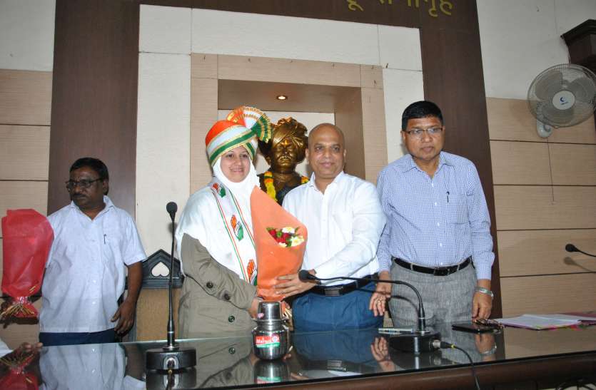 निलोफर बनी कोल्हापुर की महापौर निलोफर बनी कोल्हापुर की महापौर