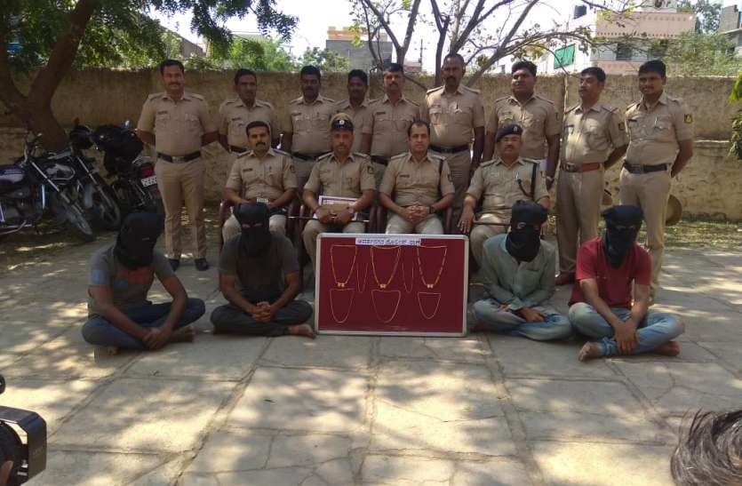 सिलसिलेवार चोरी करने वाला गिरोह गिरफ्तार सिलसिलेवार चोरी करने वाला गिरोह गिरफ्तार