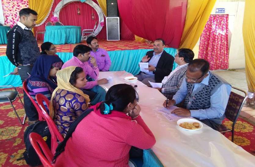 मुद्रा लोन के जरिए आत्मनिर्भर बनेंगी महिलाएं मुद्रा लोन के जरिए आत्मनिर्भर बनेंगी महिलाएं