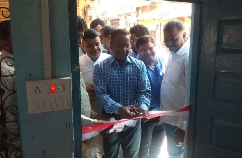 15_1.jpg अनाउंसमेंट सिस्टम का शुभारंभ, कलेक्टर बोले - यात्रीगण कृपया ध्यान दें...