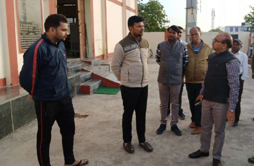 निशुल्क रैन बसेरा में वसूला शुल्क, केयरटेकर ने रख लिया निजी कर्मचारी निशुल्क रैन बसेरा में वसूला शुल्क, केयरटेकर ने रख लिया निजी कर्मचारी
