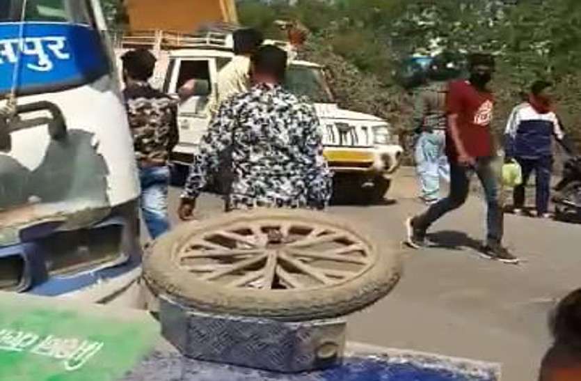 कचरा कलेक्शन कर एसएलआरएम सेंटर लौट रही दो महिला सफाई कर्मियों को यात्री बस ने लिया चपेट में, एक की मौत कचरा कलेक्शन कर एसएलआरएम सेंटर लौट रही दो महिला सफाई कर्मियों को यात्री बस ने लिया चपेट में, एक की मौत