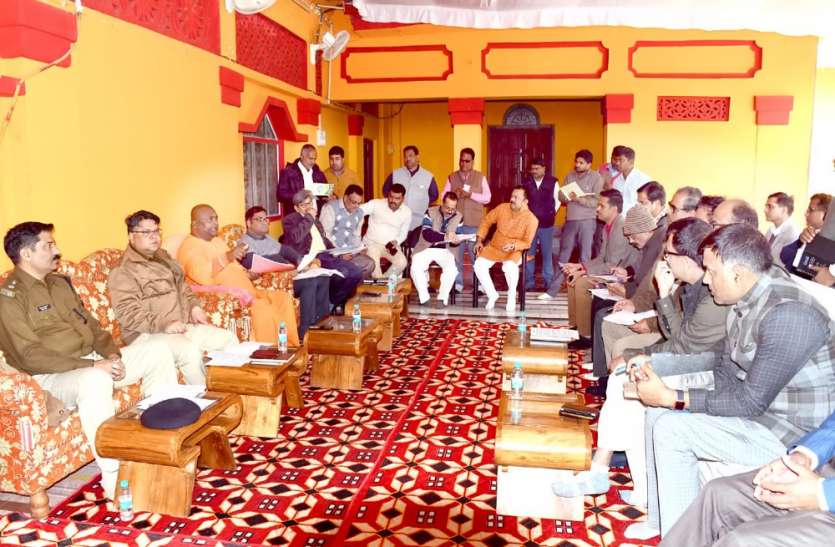 balrampur news शक्तिपीठ देवीपाटन में लगने वाले मेले को लेकर डीएम ने की समीक्षा बैठक, ड्रोन कैमरे से की जायेगी मेले की निगरानी