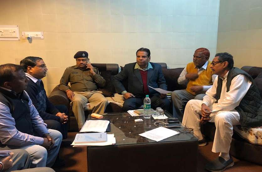 चंबल प्रोजेक्ट की लाइन से अवैध कनेक्शन, थाने में सूचना पर भी नहीं हो रही कार्रवाई चंबल प्रोजेक्ट की लाइन से अवैध कनेक्शन, थाने में सूचना पर भी नहीं हो रही कार्रवाई