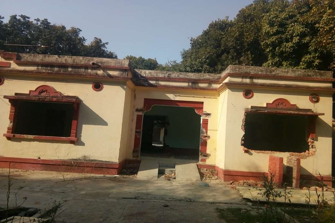 बीेचयू के 100 साल पुराने आवास गिराए जा रहे