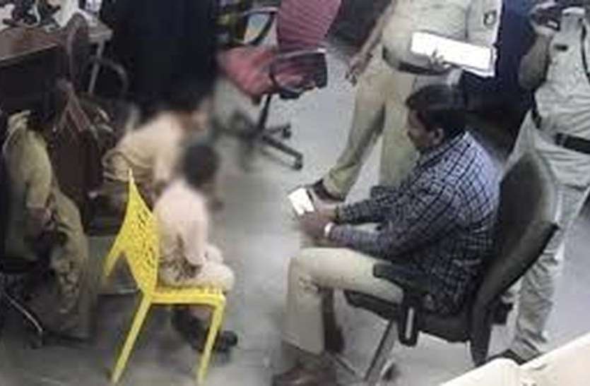 शाहीन स्कूल की शिक्षिका और छात्रा की मां को मिली जमानत शाहीन स्कूल की शिक्षिका और छात्रा की मां को मिली जमानत