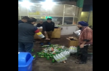 Food department team reached the hotel destroyed a thousand bottles होटल पर पहुंची खाद्य विभाग की टीम को देख कर्मचारियों में मची भगदड़, 1 हजार कोल्ड ड्रिंक की बोतल की नष्ट