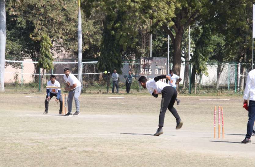 cricket वार्ड-38 टीम 6 विकेट से जीती