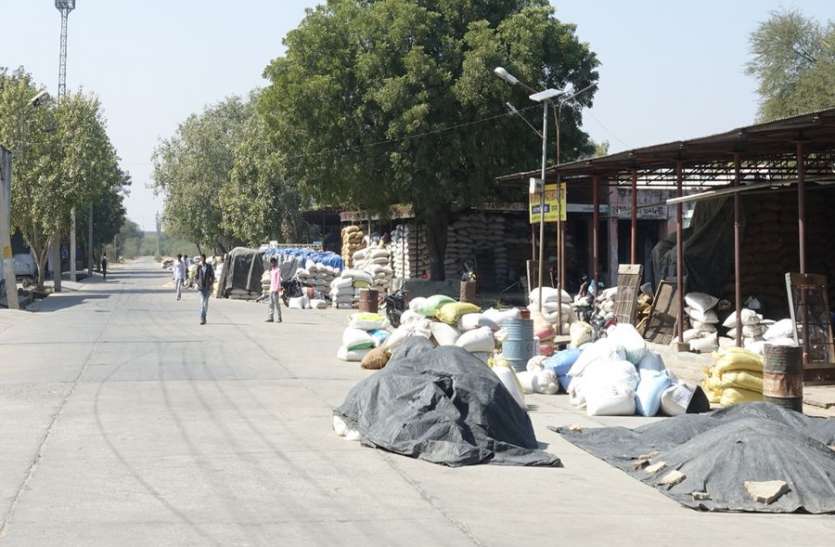 मण्डी में दूसरे दिन भी रही हड़ताल मण्डी में दूसरे दिन भी रही हड़ताल