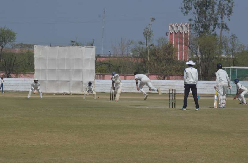 Rewa reversed after defeating Singrauli by 42 runs पिछले वर्ष की चैंपियन सिंगरौली को 42 रनों से पराजित कर रीवा ने किया उलटफेर