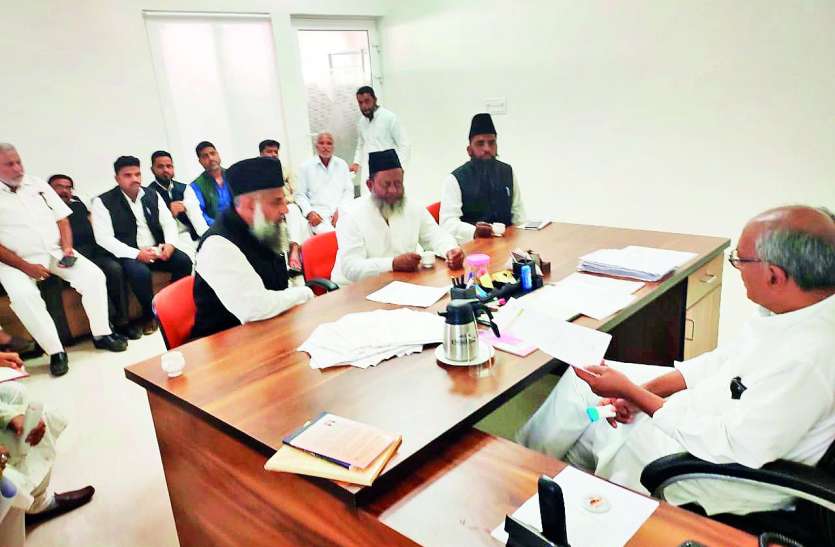 प्रदेश के कई जिलों के काजी पहुंचे भोपाल, पूर्व सीएम से की मुलाकात प्रदेश के कई जिलों के काजी पहुंचे भोपाल, पूर्व सीएम से की मुलाकात